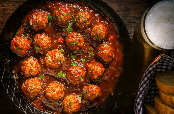 Фрикадельки в томатному соусі