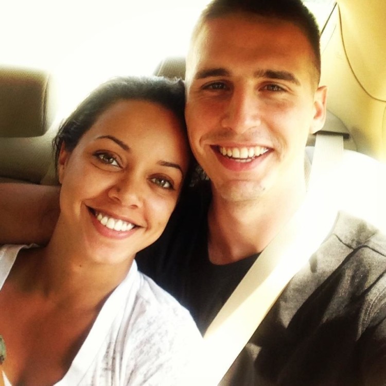 Гаген Міллс, Еріка Пірс