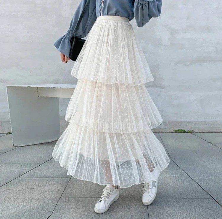 Багатоярусна спідниця з напівпрозорої тканини