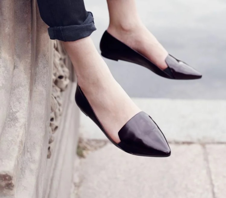 балетки з гострим носом