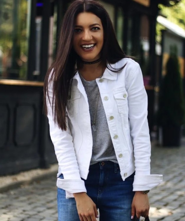 біла джинсова куртка