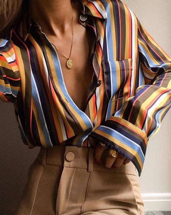 яскравий принт на блузі