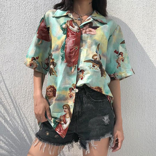 блуза з яскравим принтом