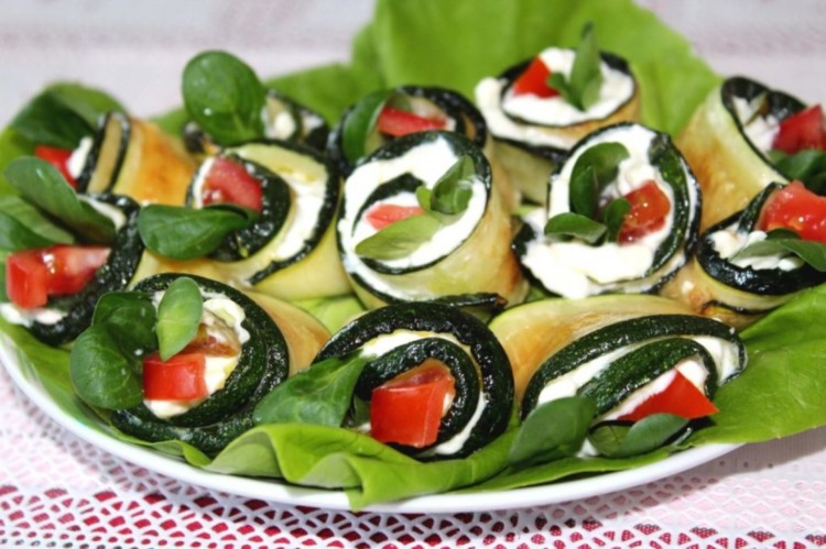 кабачкові рулетики