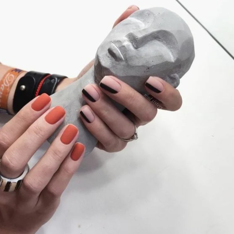 мінімалізм в манікюрі