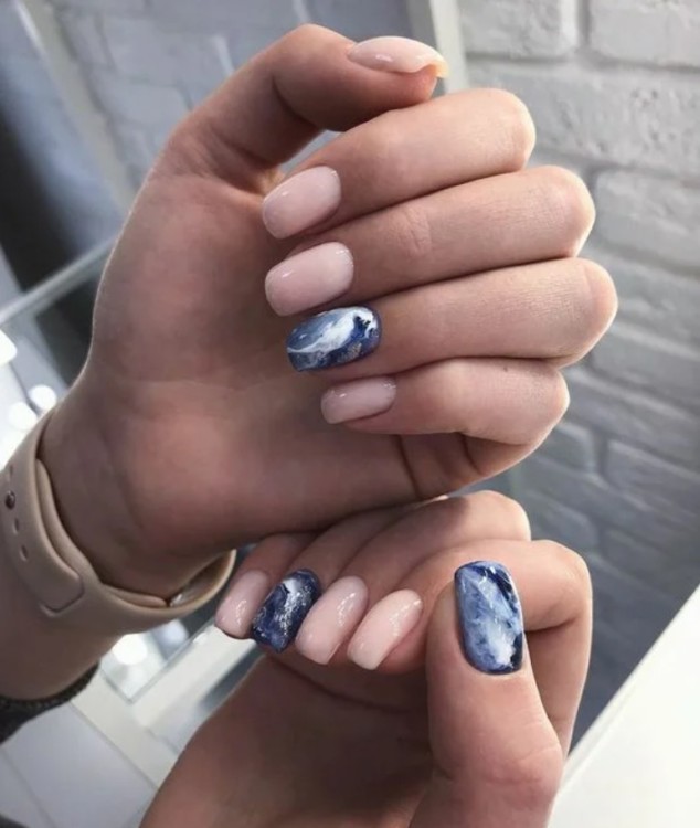 морський дизайн в манікюрі