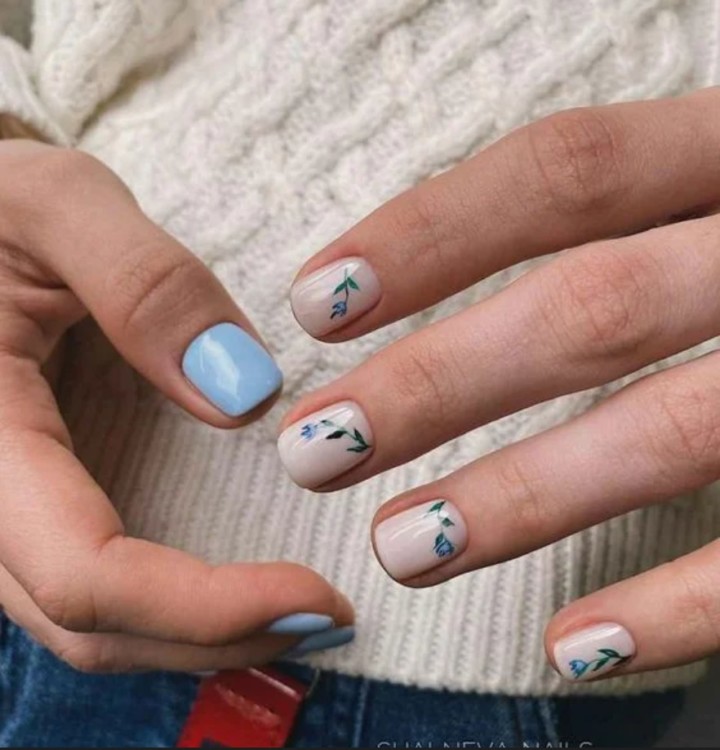 поєднання нюдового відтітнку в манікюрі з іншим