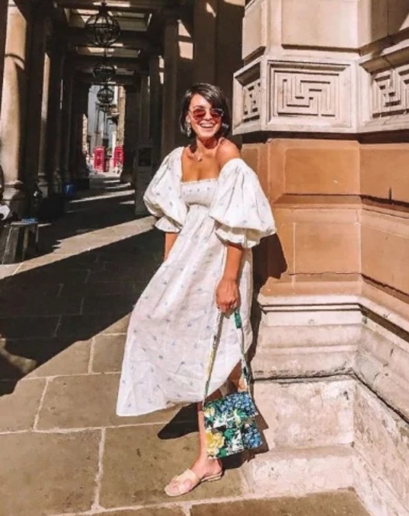 сукні з квадратним вирізом