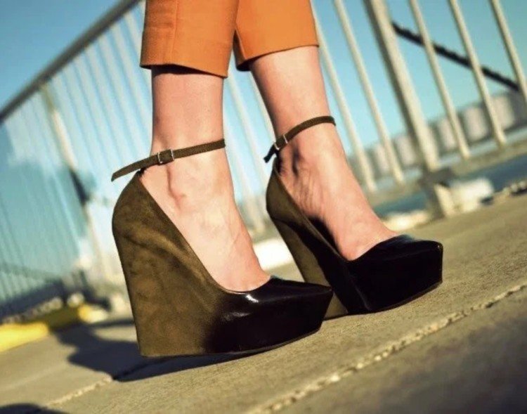 туфлі на танкетці