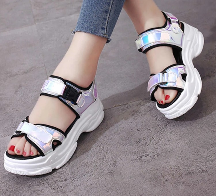 взуття на товстій підошві