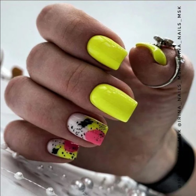 яскравий літній манікюр 2