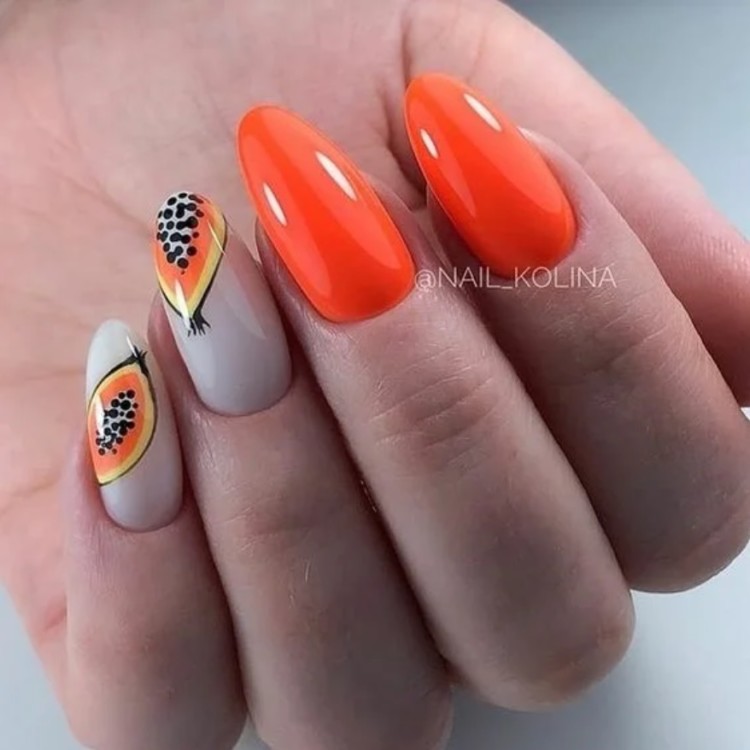 яскравий літній манікюр