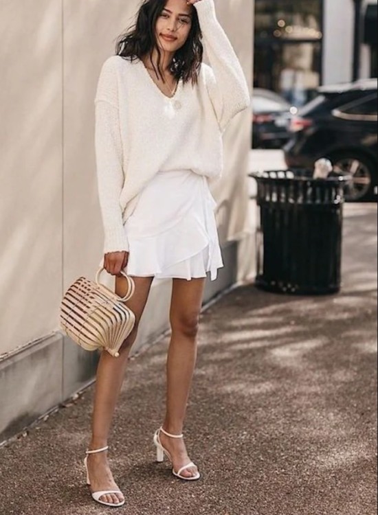 Мінімалістські босоніжки з тонкими ремінцями