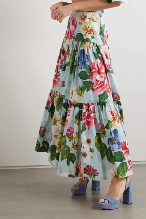 довга широка квітчаста спідниця