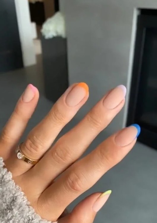 кольоровий френч з матовим покриттям