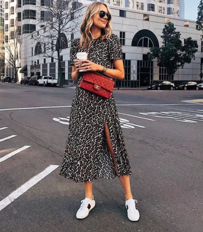 лаконічні кросівки