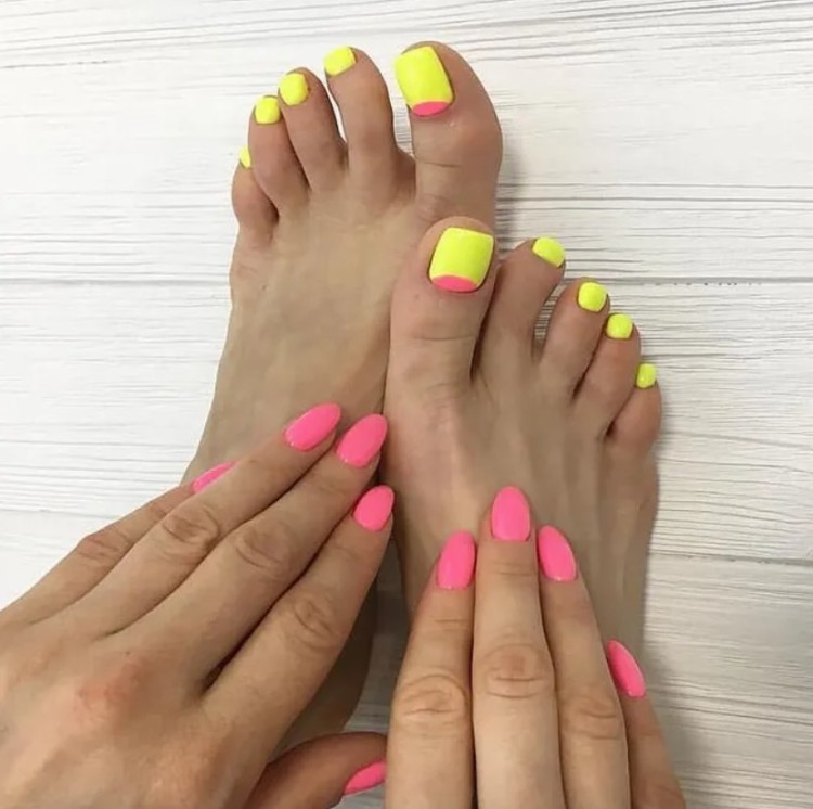 неон в педикюрі