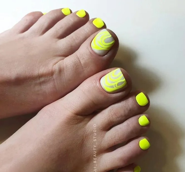 неоновий педикюр
