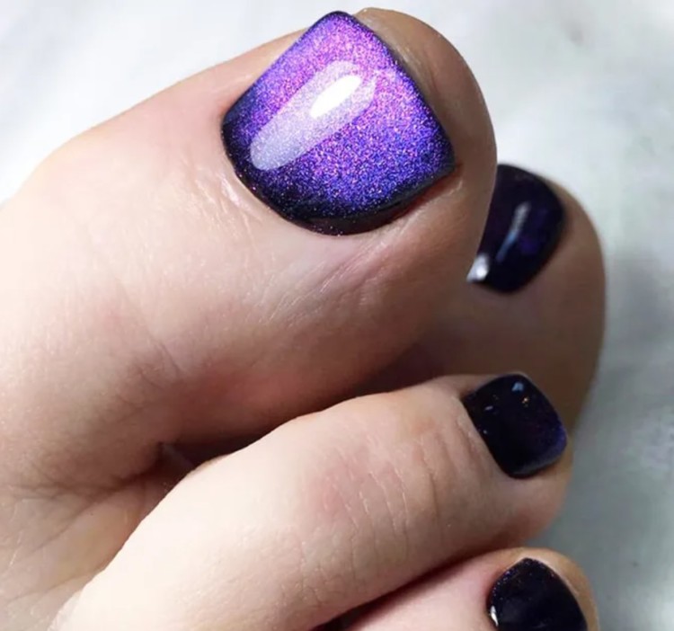 педикюр в космічних відтінках