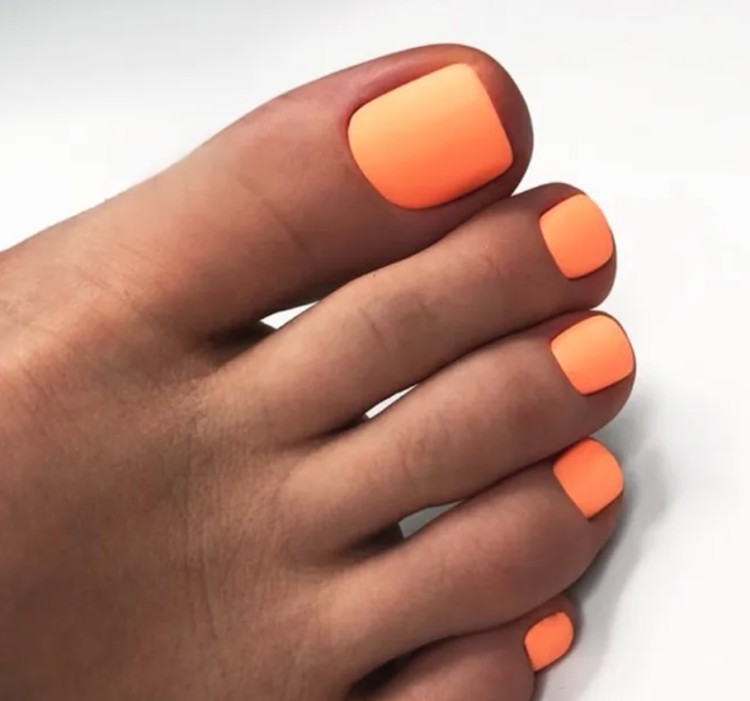 помаранчевий педикюр