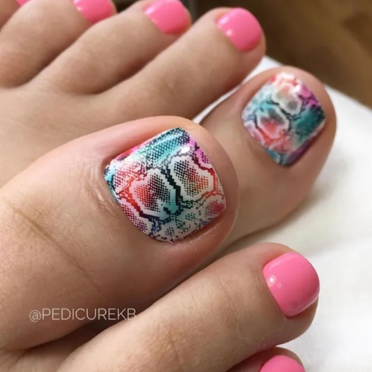 тваринний принт у педикюрі