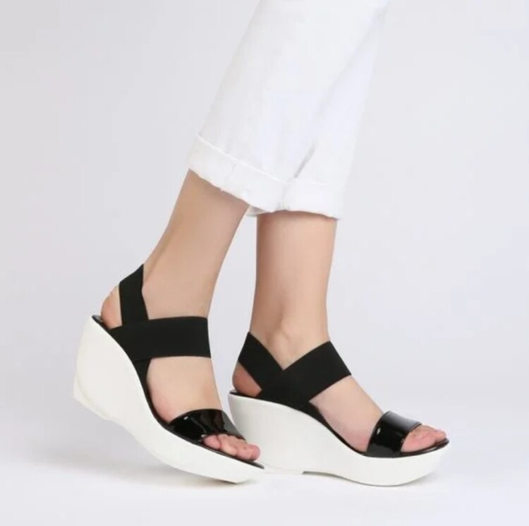 босоніжки на платформі