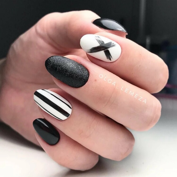 чорно-білий манікюр