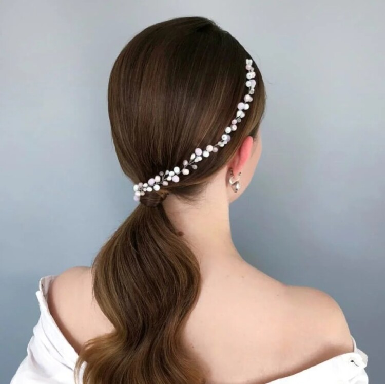 хвіст з заколкою для волосся