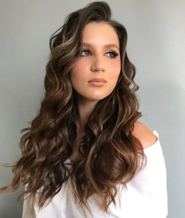 хвилясте довге волосся