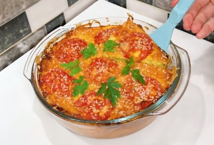 Ідеальна страва з кабачків - запіканка з помідорами, сиром і кунжутом