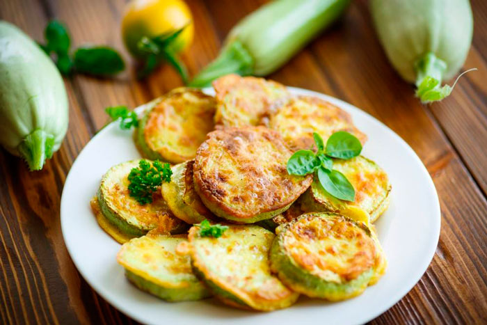 Надзвичайна закуска - кабачки в сирному клярі