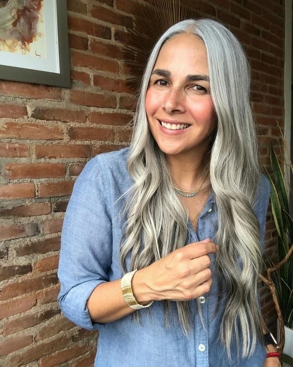 каскад з завитими локонами