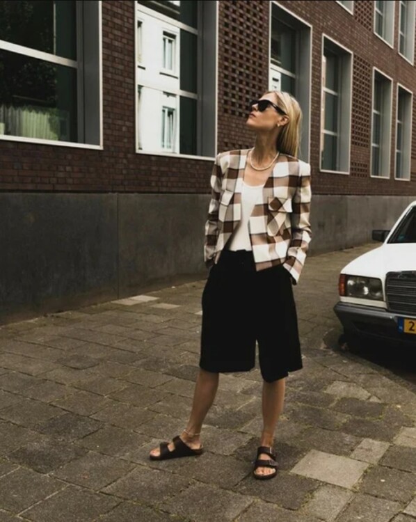 класика у образі з бермудами