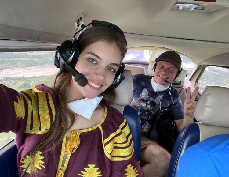 Комаром з дружиною літають над Карпатами