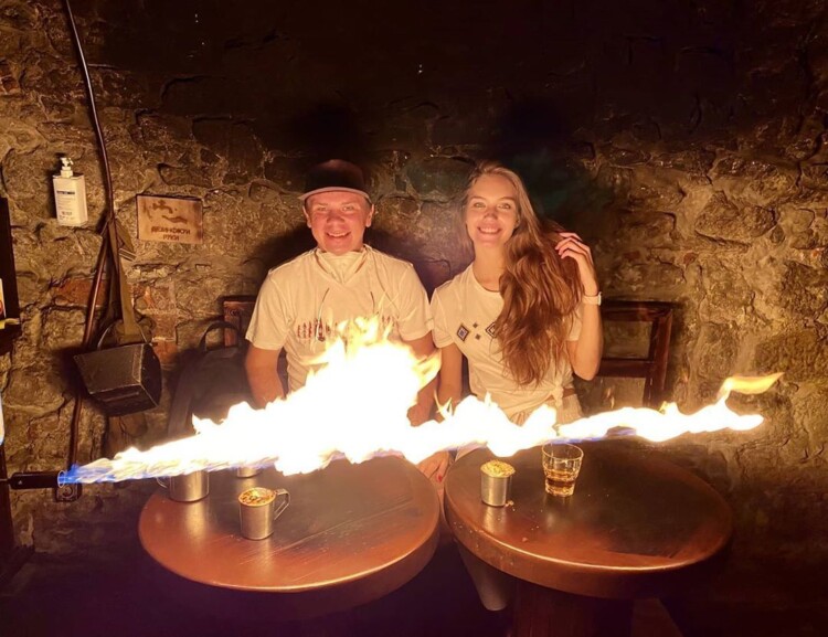 Комаров з дружиною на каві у Львові