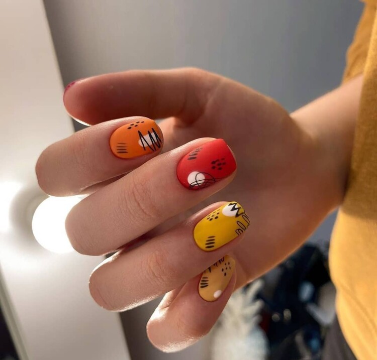 манікюр на короткі нігті 10