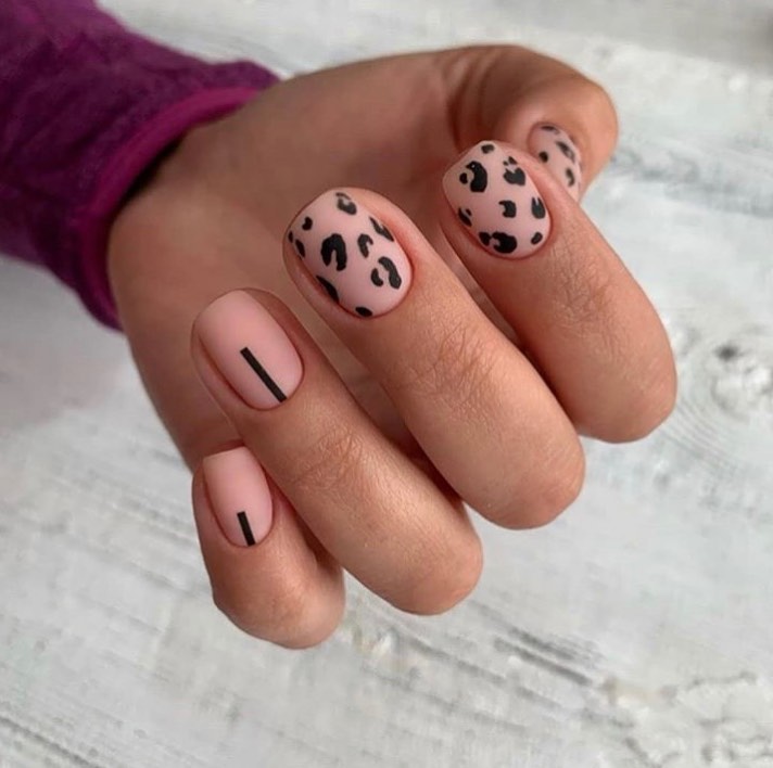 манікюр на короткі нігті 12