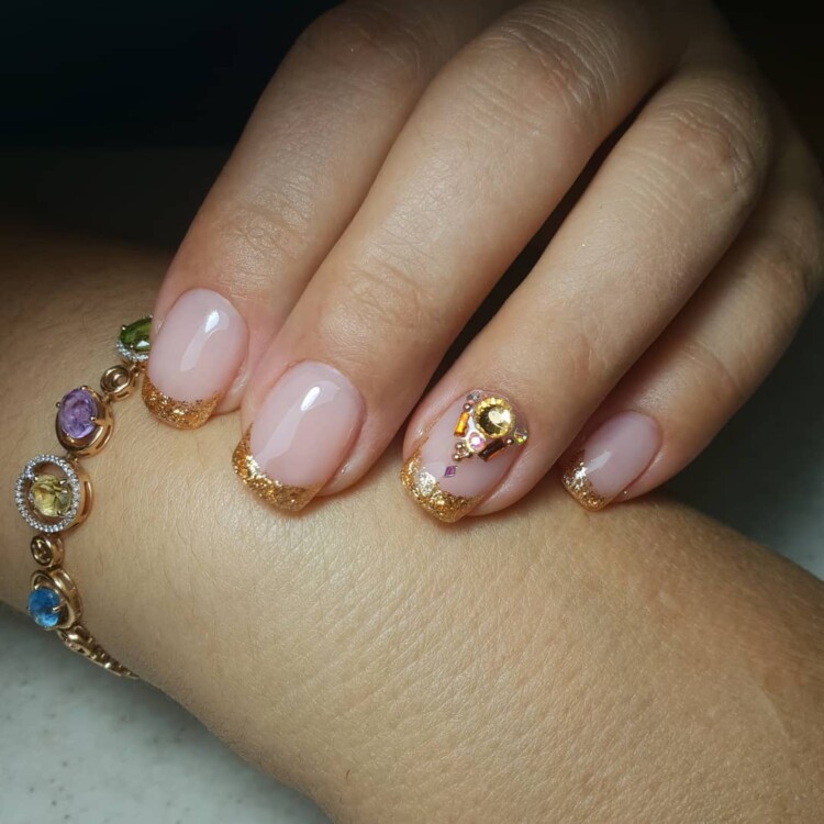 манікюр на короткі нігті 15