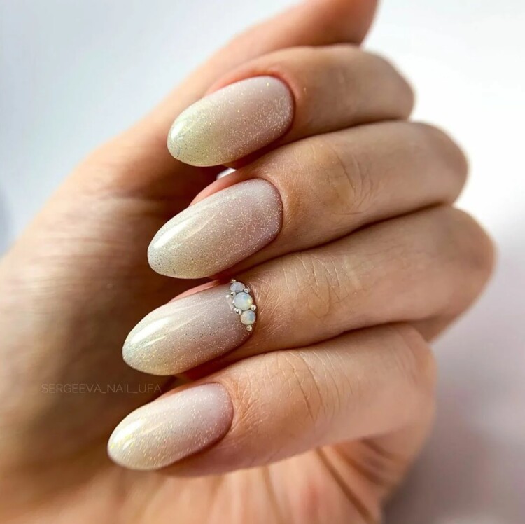 манікюр з блискітками