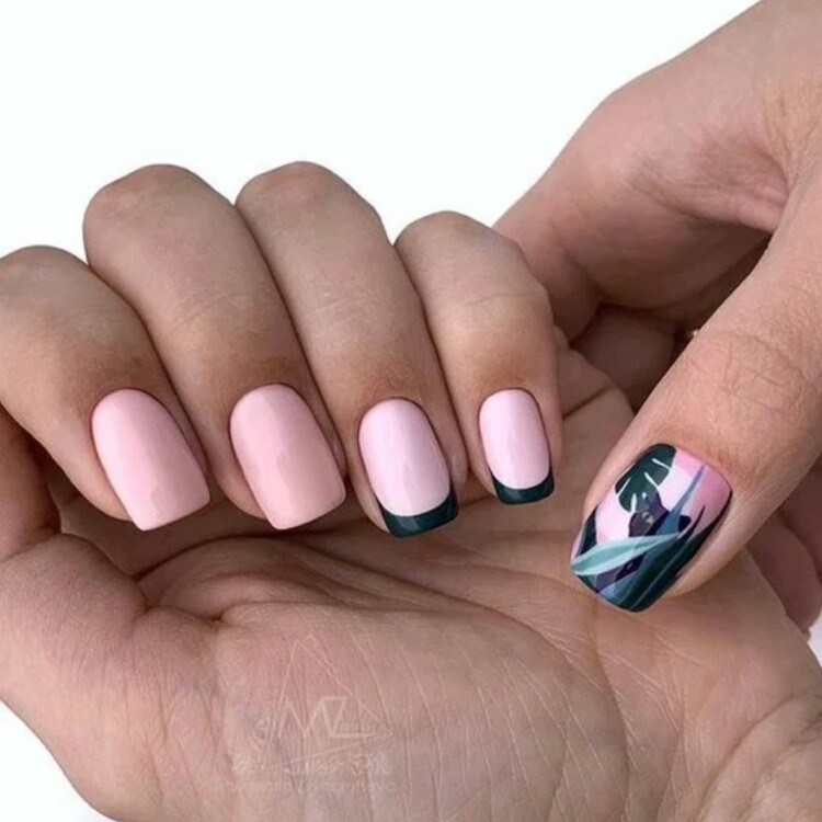 манікюр з героями