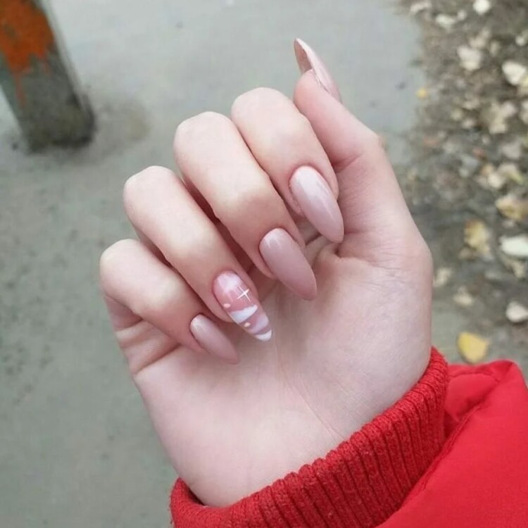 манікюр з хмаринками