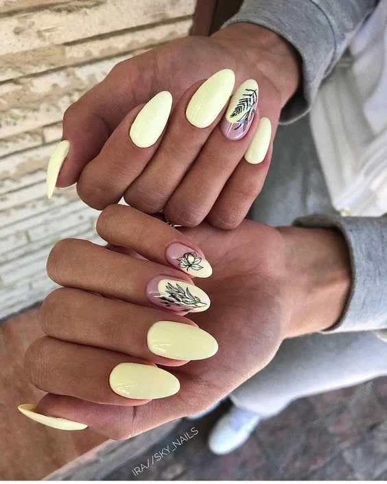 манікюр з квітами