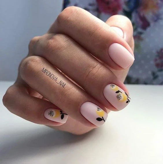 манікюр з квіточками