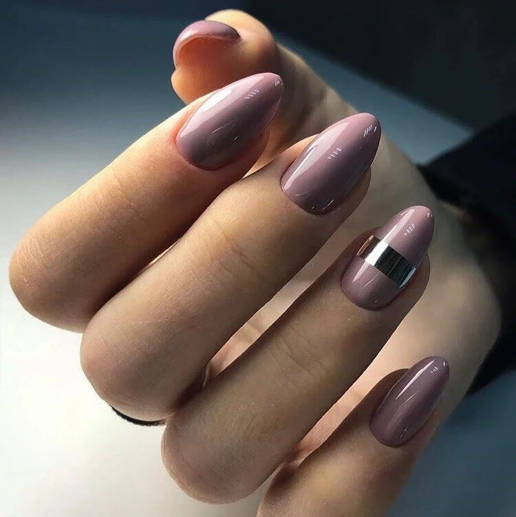 манікюр зі смужкою