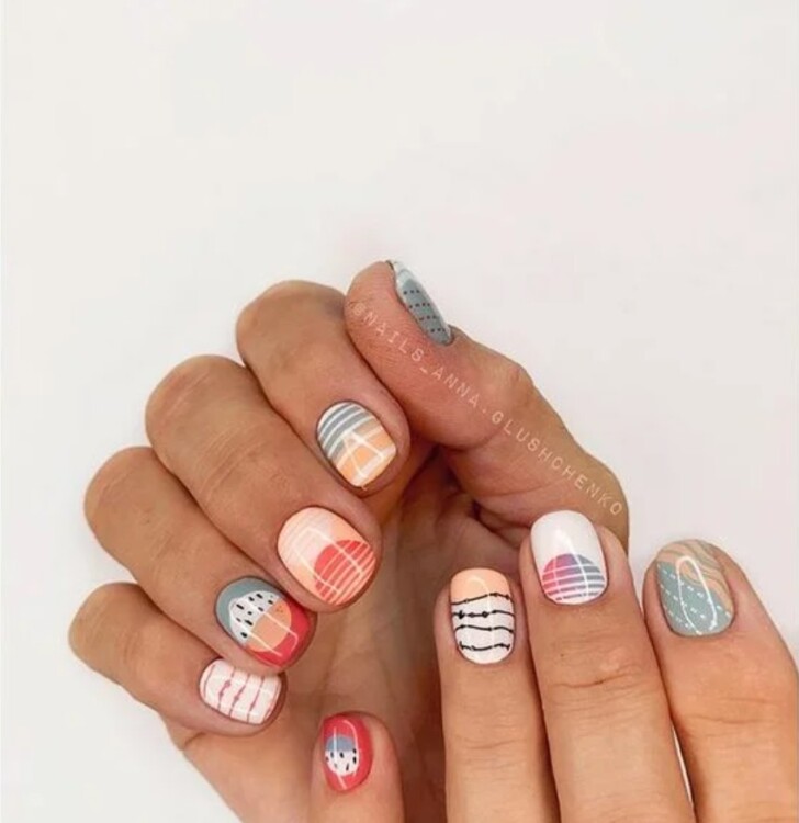 модний манікюр з принтом 2