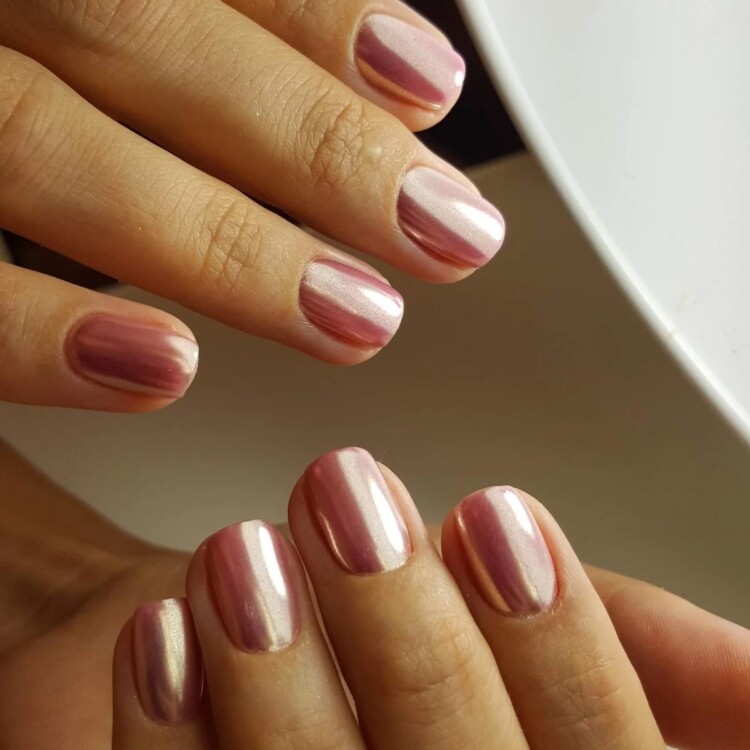 натуральні відтінки в мманікюрі