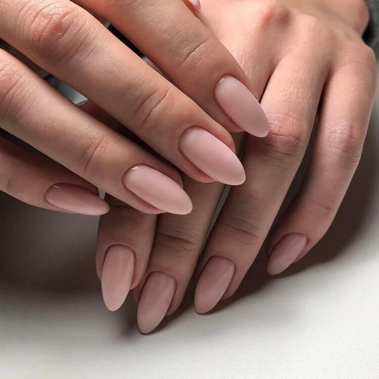 нюдовий манікюр