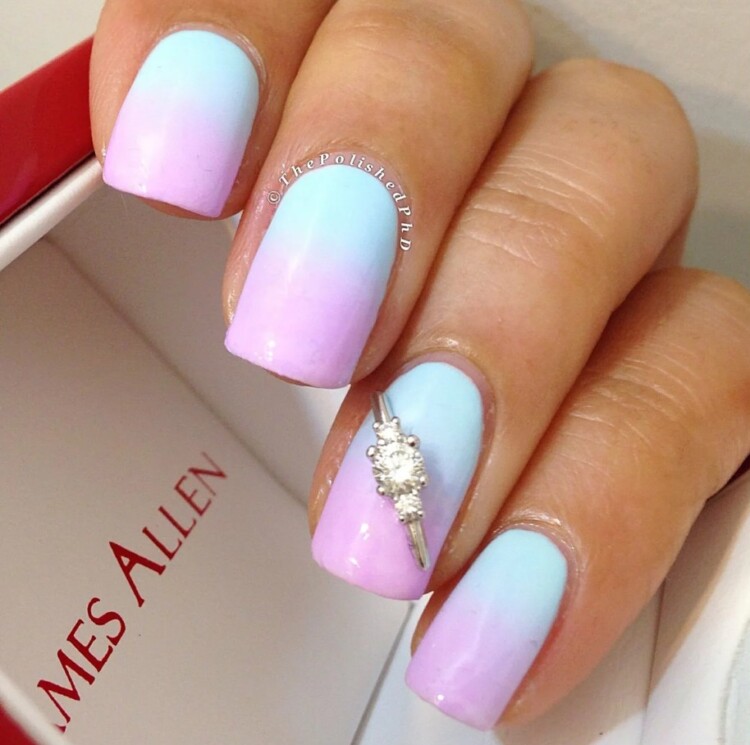рожево-голубий манікюр з декором