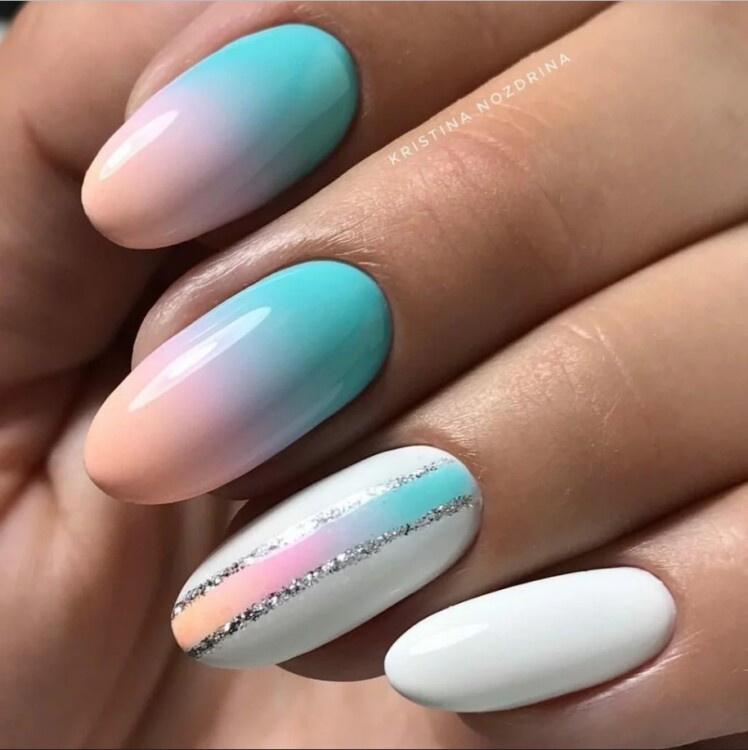 рожево-голубий манікюр з ефектом омбре