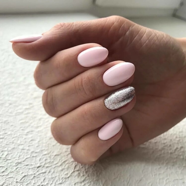 рожевий манікюр